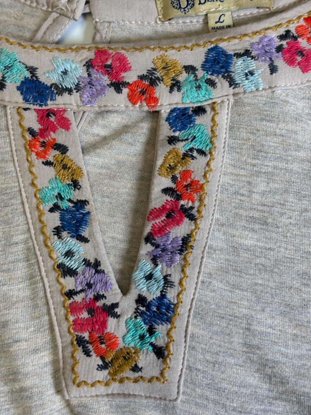 Democracy Beige w/Colorful Floral Embroidered 3/4 Sleeve Blouse Top Women’s L - Picture 11 of 11